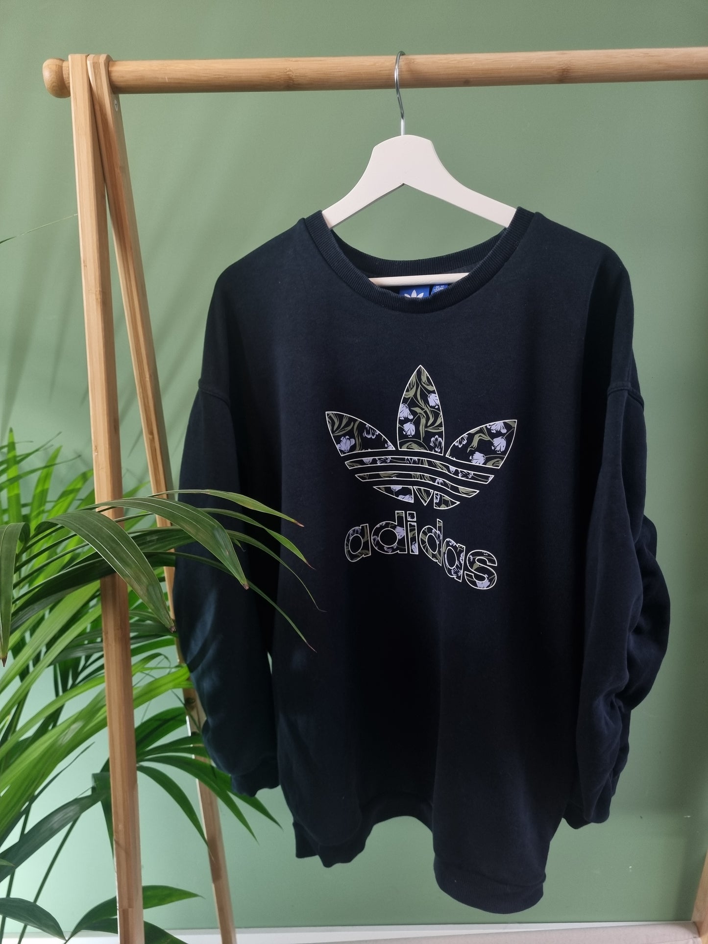 Adidas flower logo sweater maat L