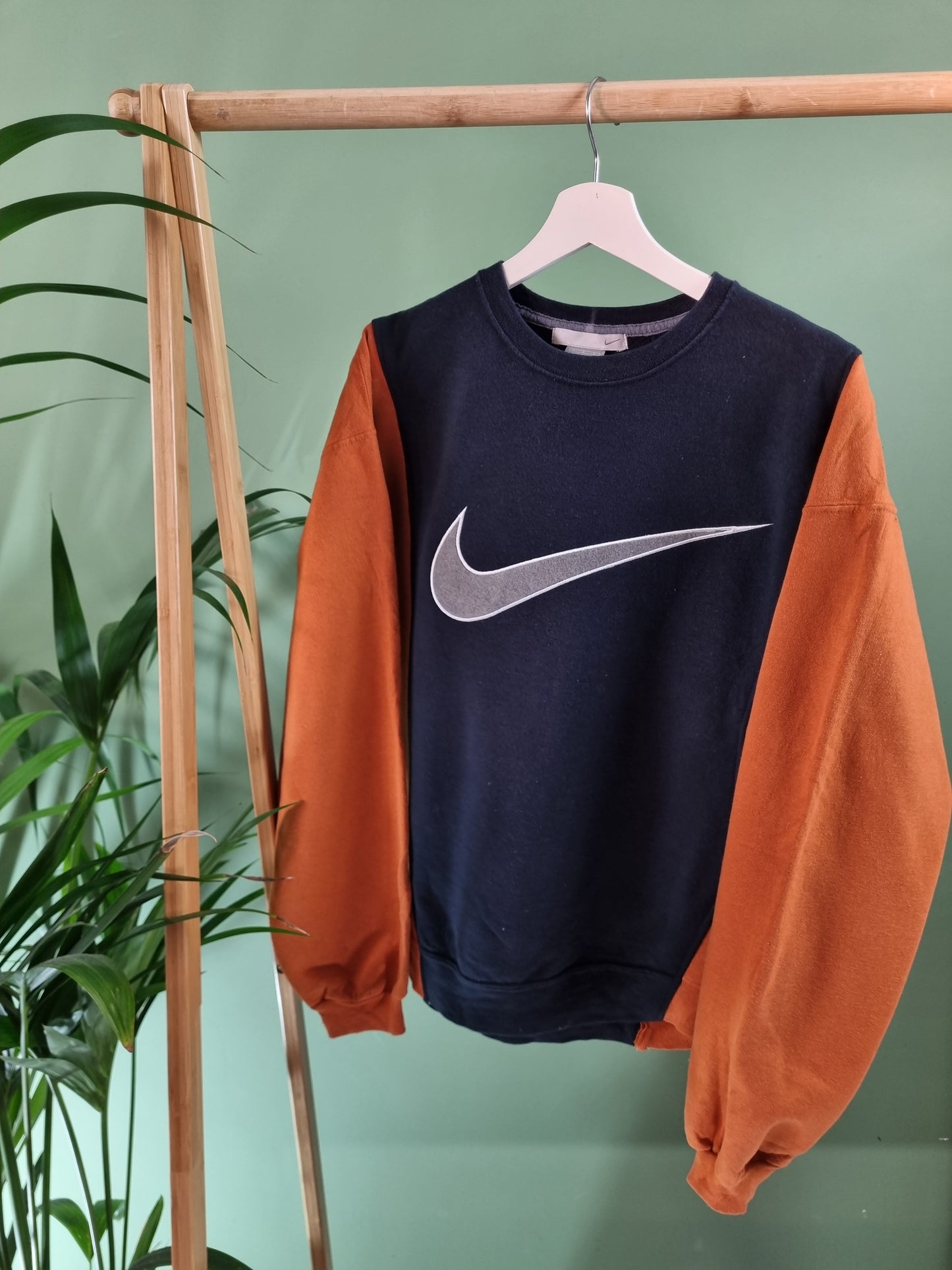 Nike Big Swoosh rework sweater maat M
