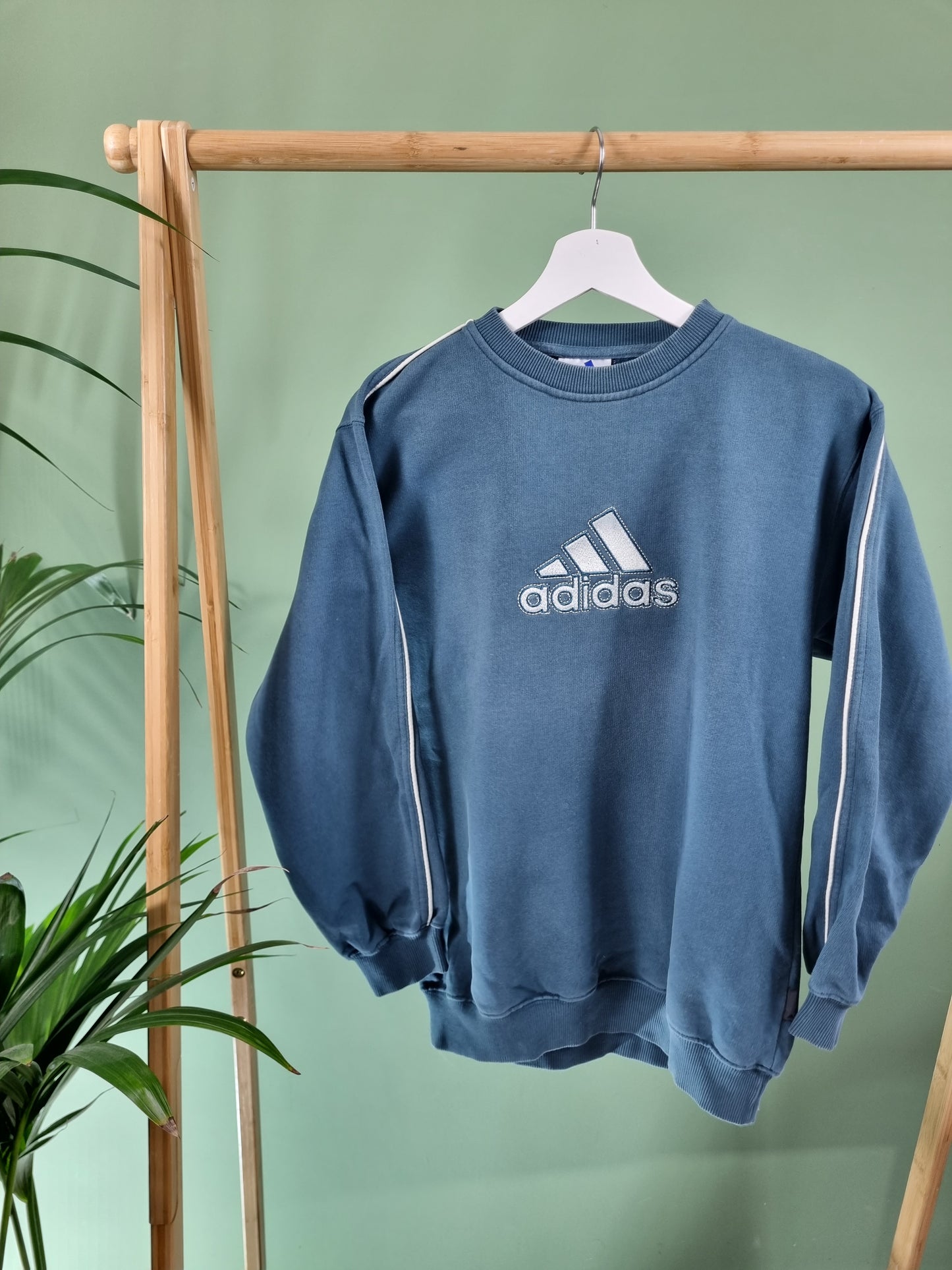Adidas 90s front logo sweater maat S