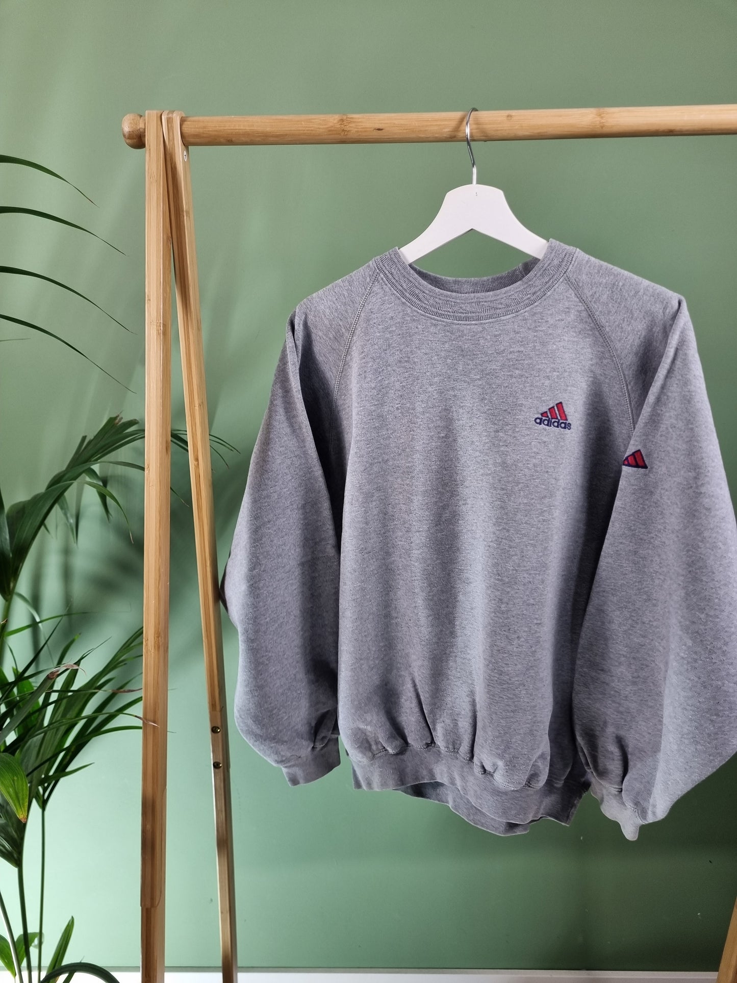 Adidas 90s chest logo sweater maat  M