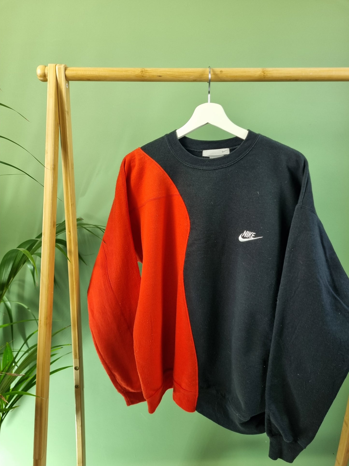 Nike chest logo reworked sweater maat S