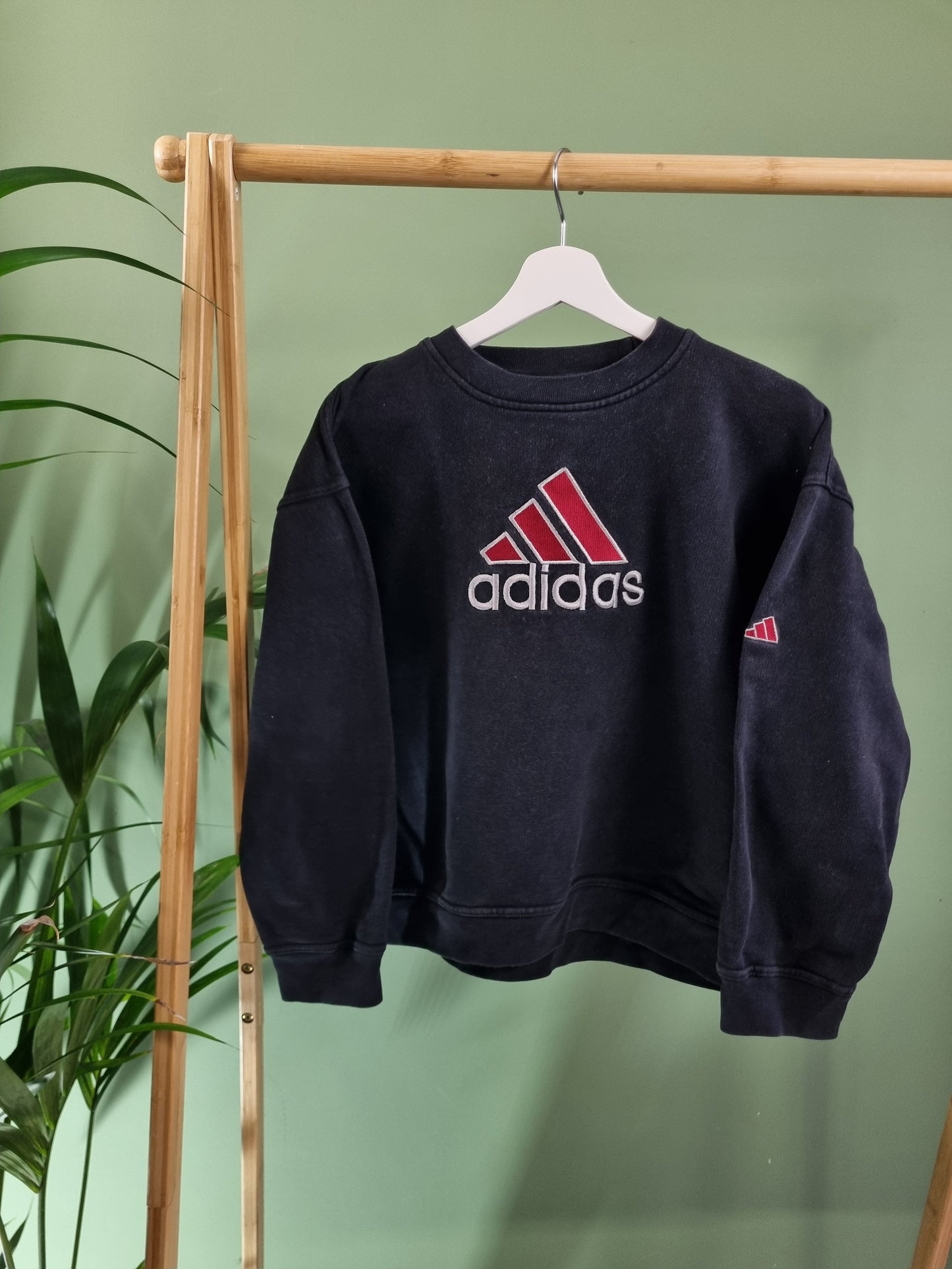 Adidas 90s embroidered front logo sweater maat S