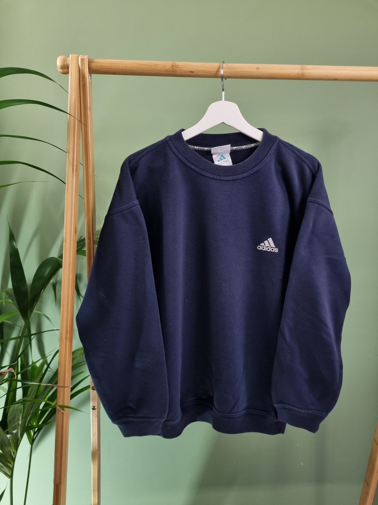 Adidas 90s chest logo sweater maat L