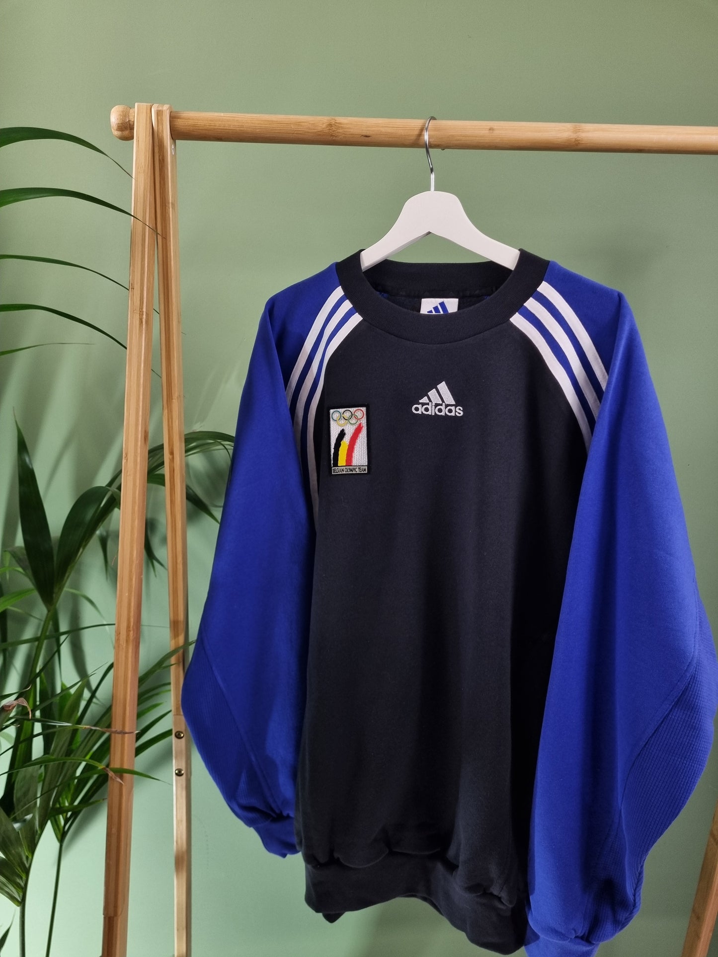 Adidas 90s RARE olympic sweater maat L (nieuwstaat)