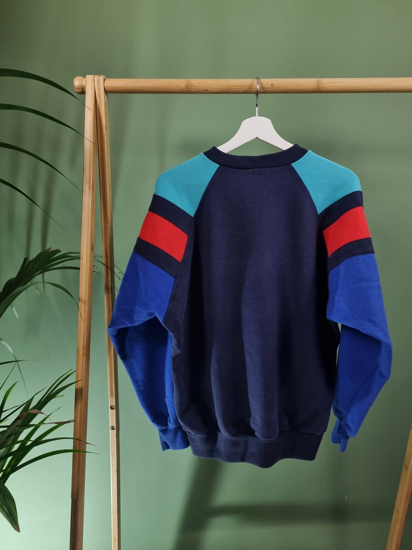 Adidas 80s chest logo sweater maat M