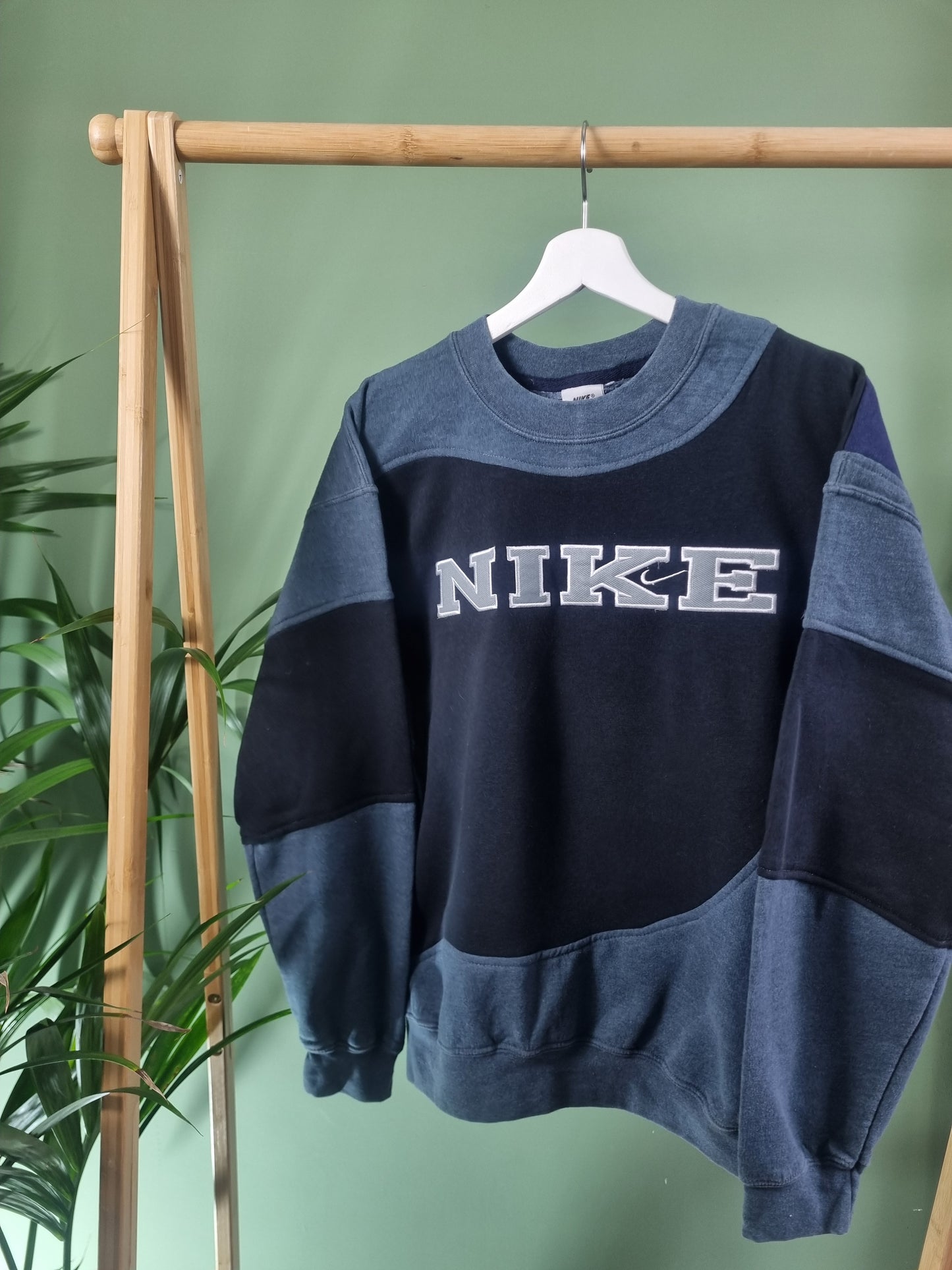 Nike 90s spell out rework sweater maat S