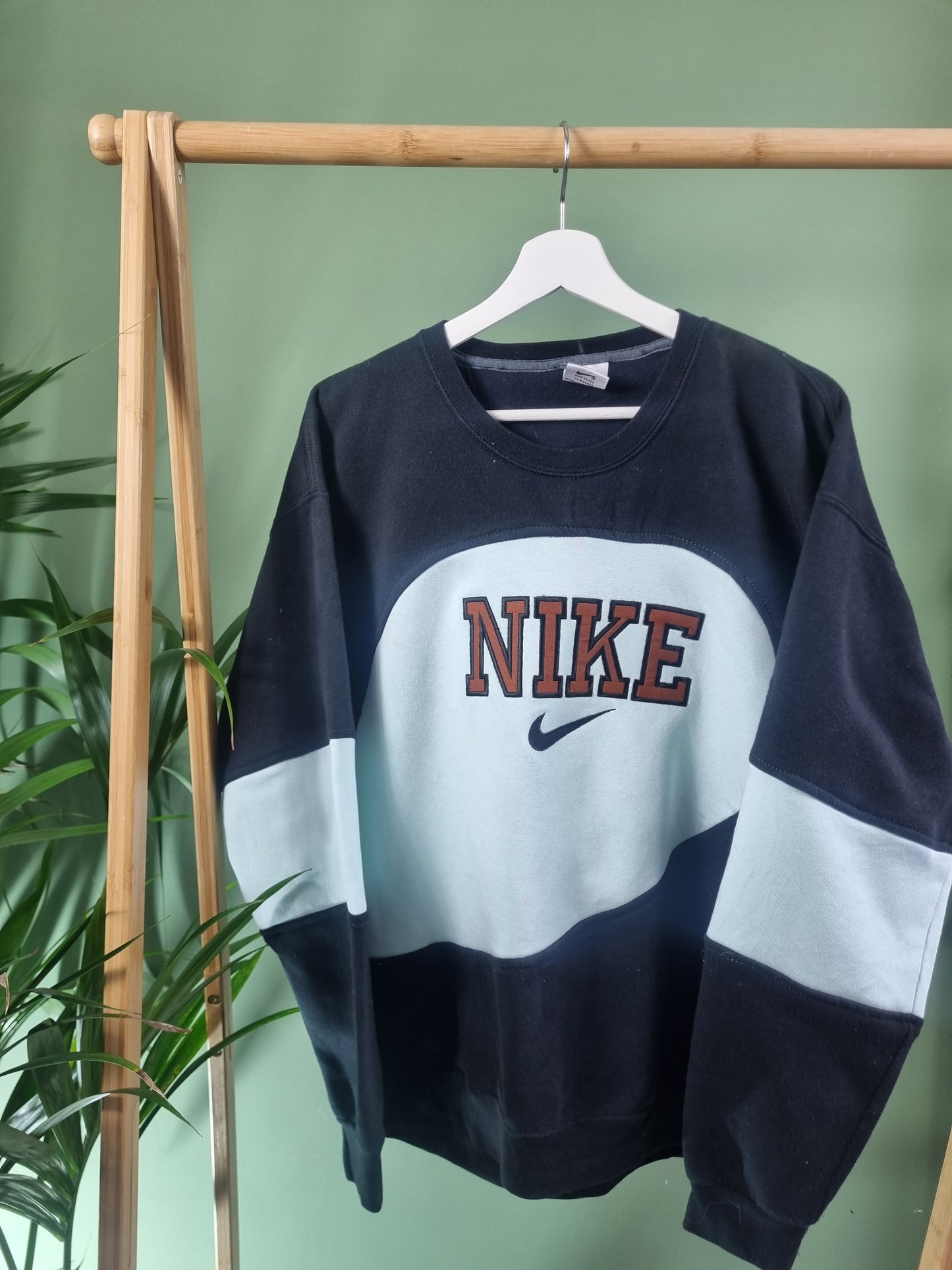 Nike 90s spell out rework sweater maat M
