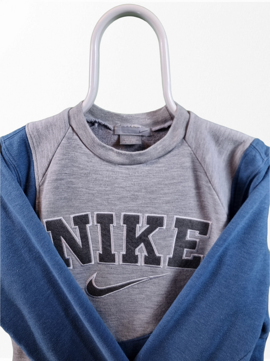 Nike spell out rework sweater maat S/M