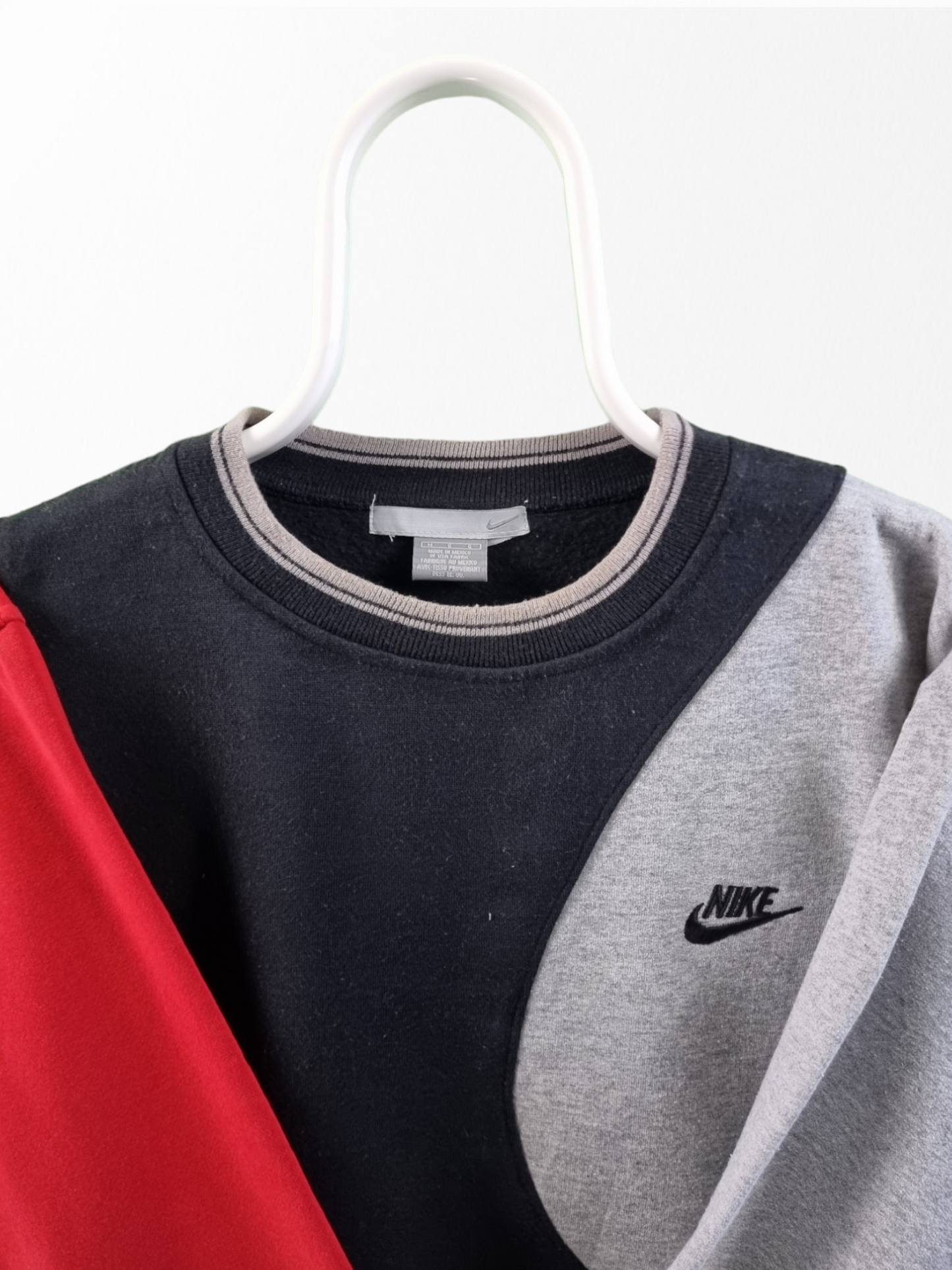 Nike chest logo rework sweater maat M