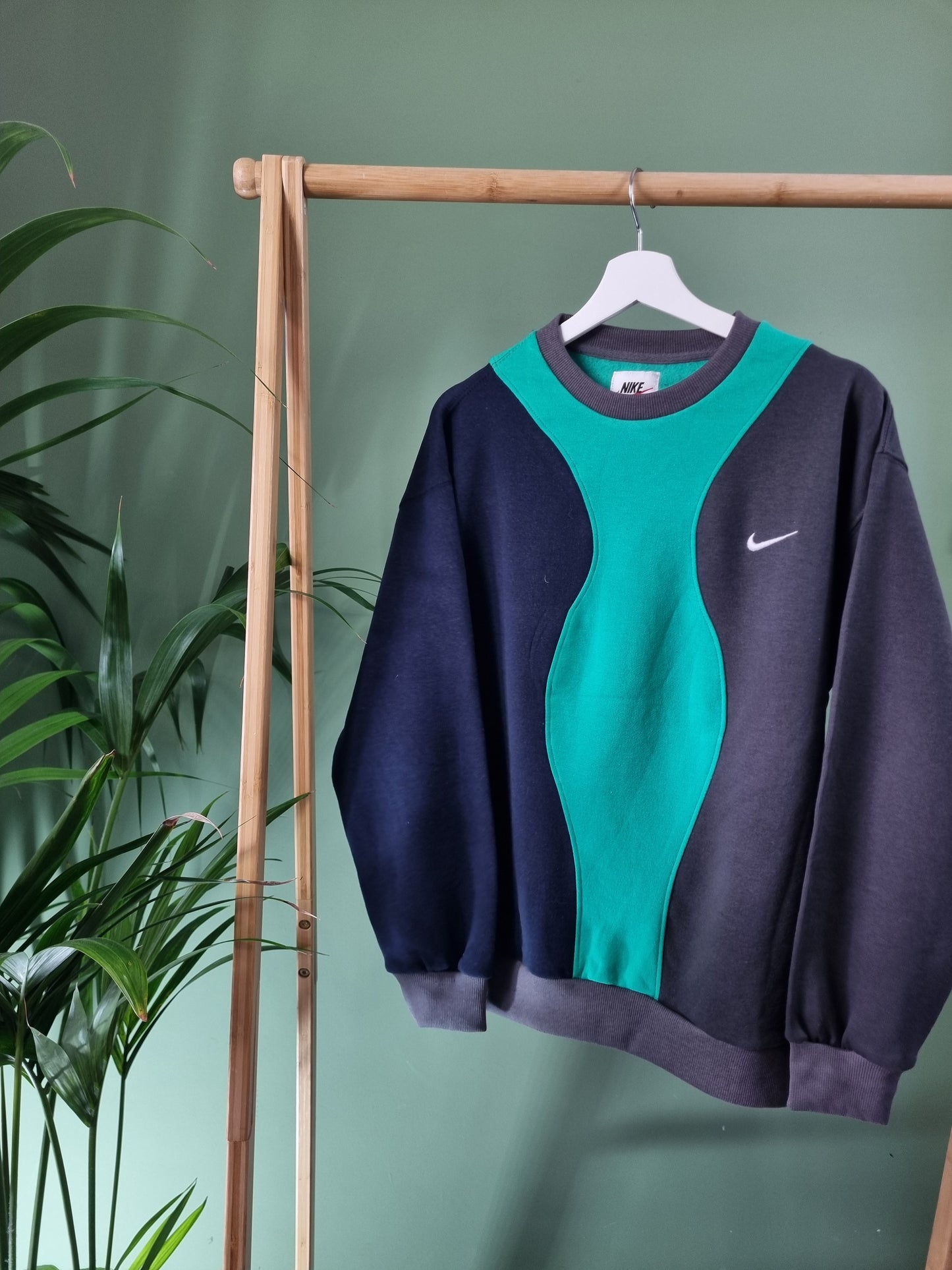 Nike chest swoosh rework sweater maat M