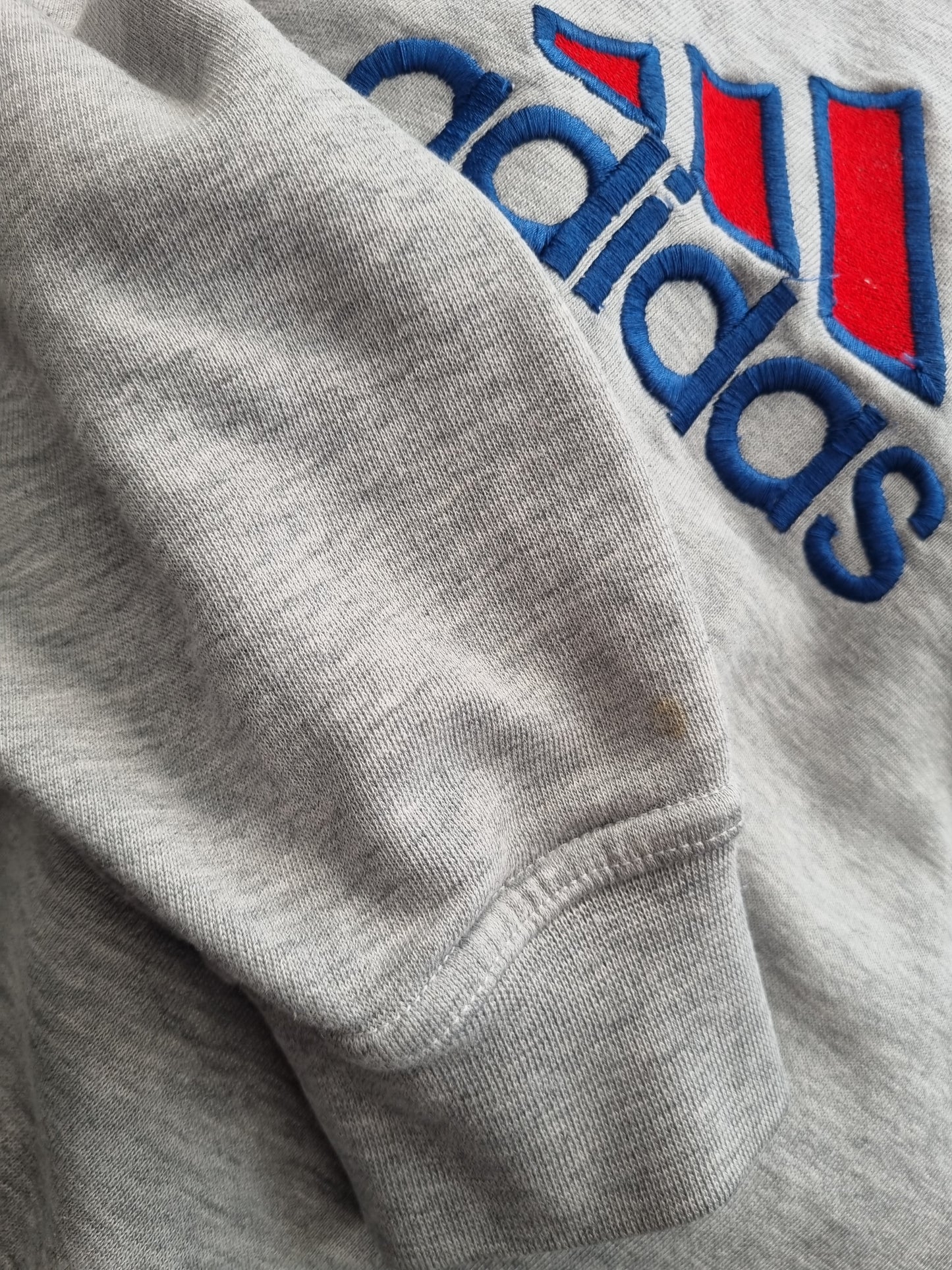 Adidas 90s embroidered logo sweater maat M