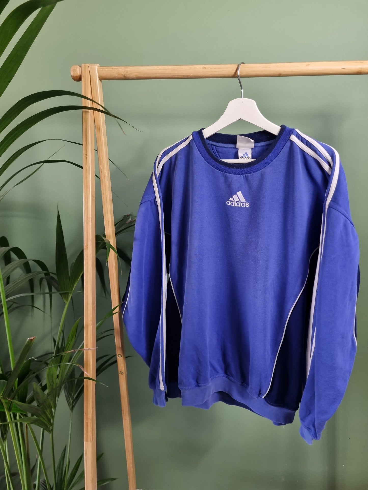 Adidas center logo sweater maat L