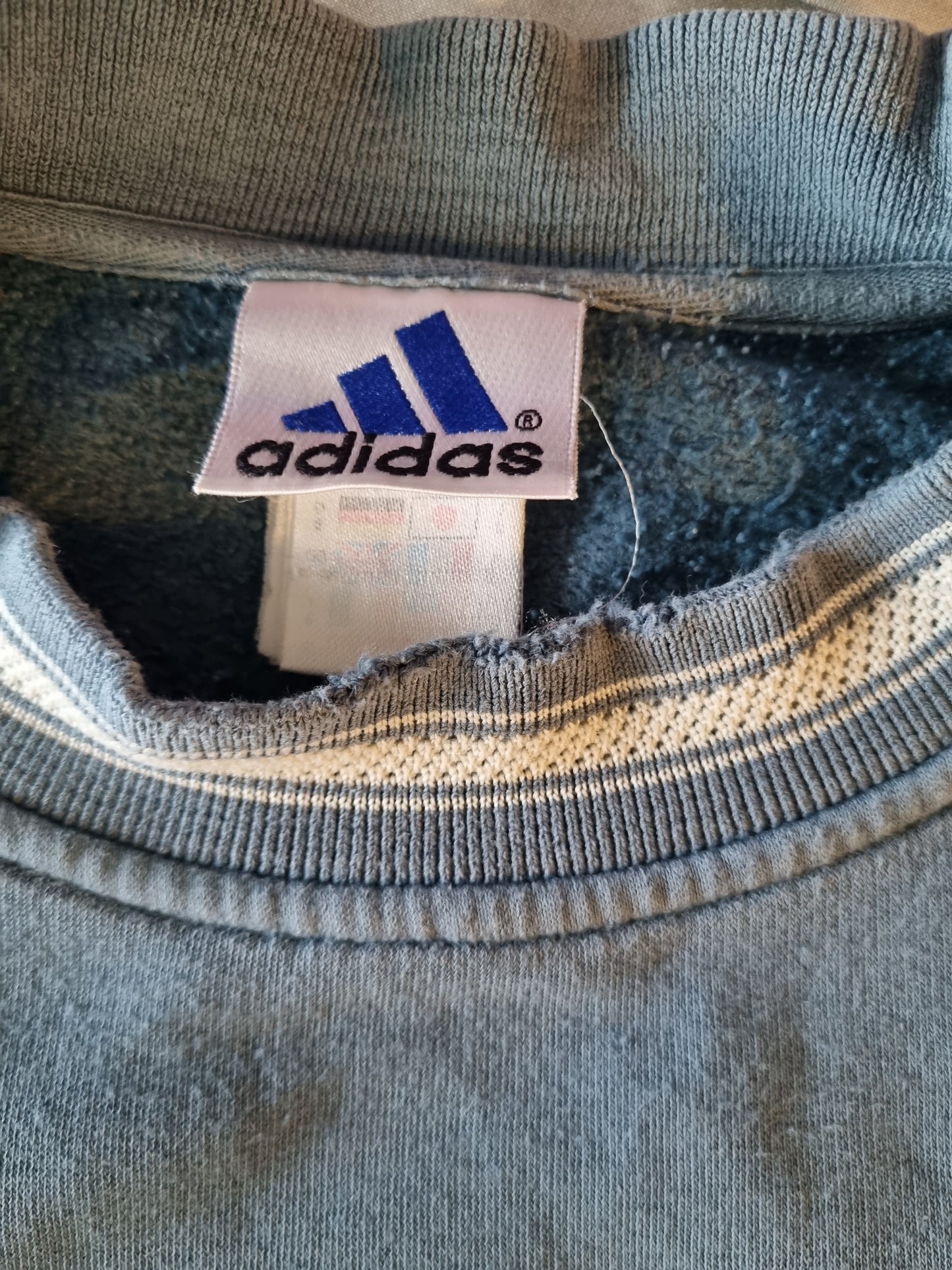 Adidas 90s chest logo sweater maat M