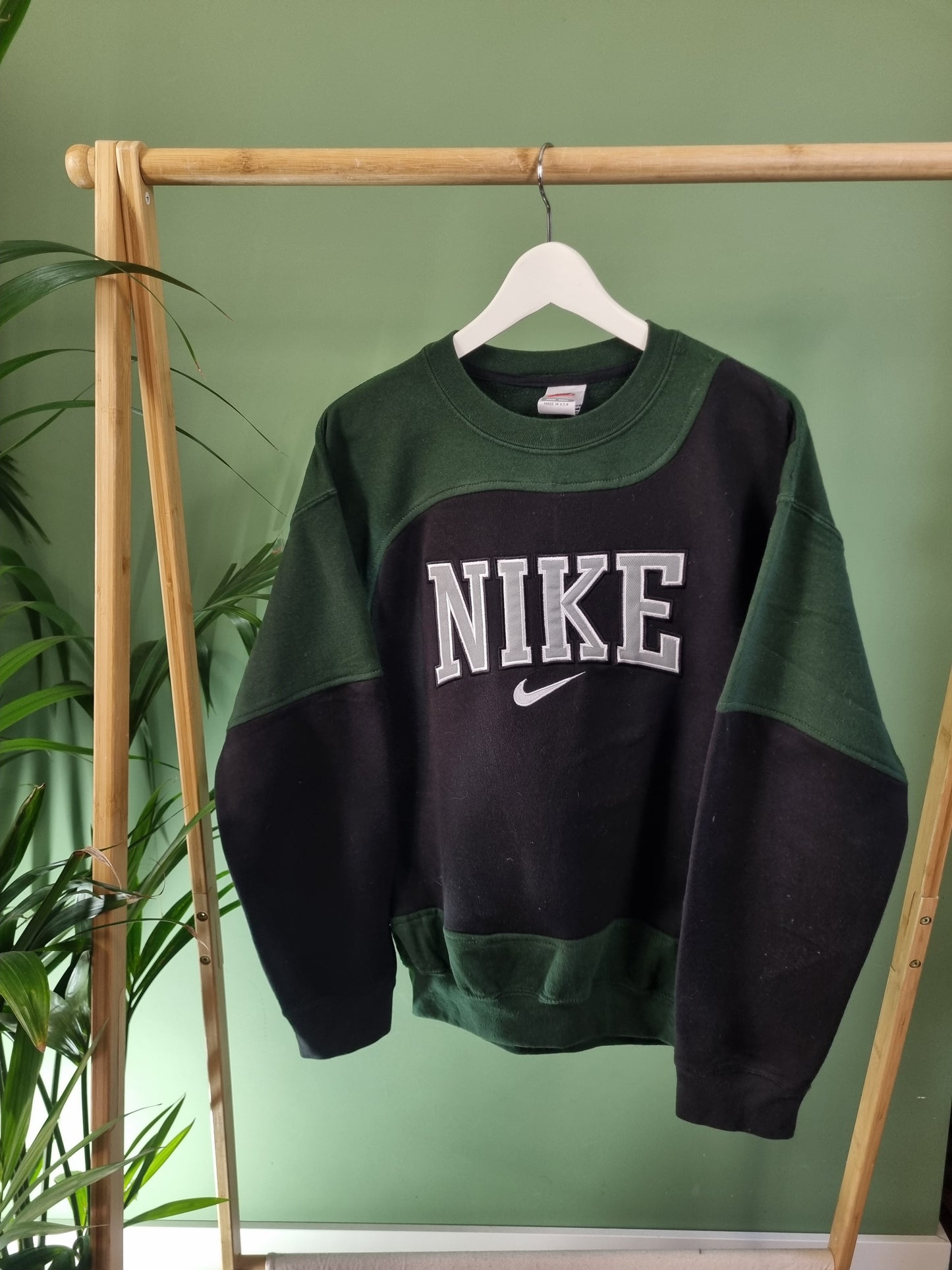 Nike 90s spell out reworked sweater maat M