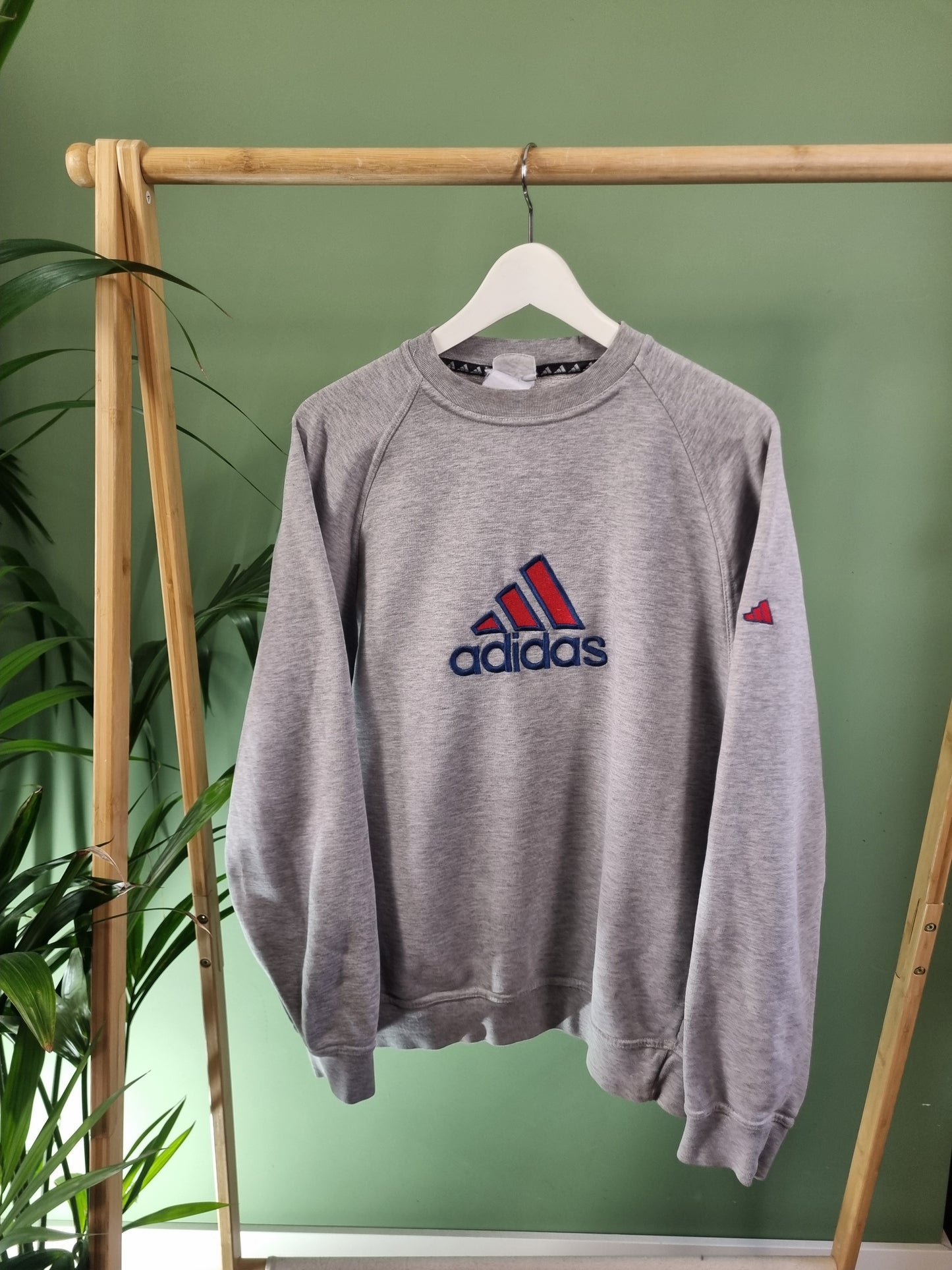 Adidas 90s embroidered logo sweater maat M