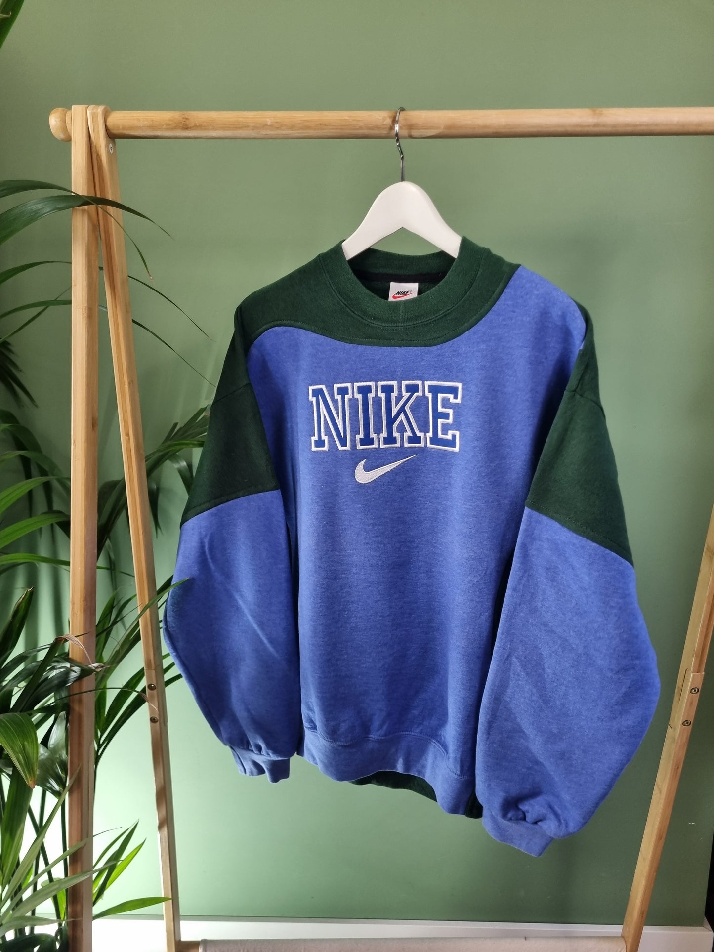 Nike 90s spell out reworked sweater maat L