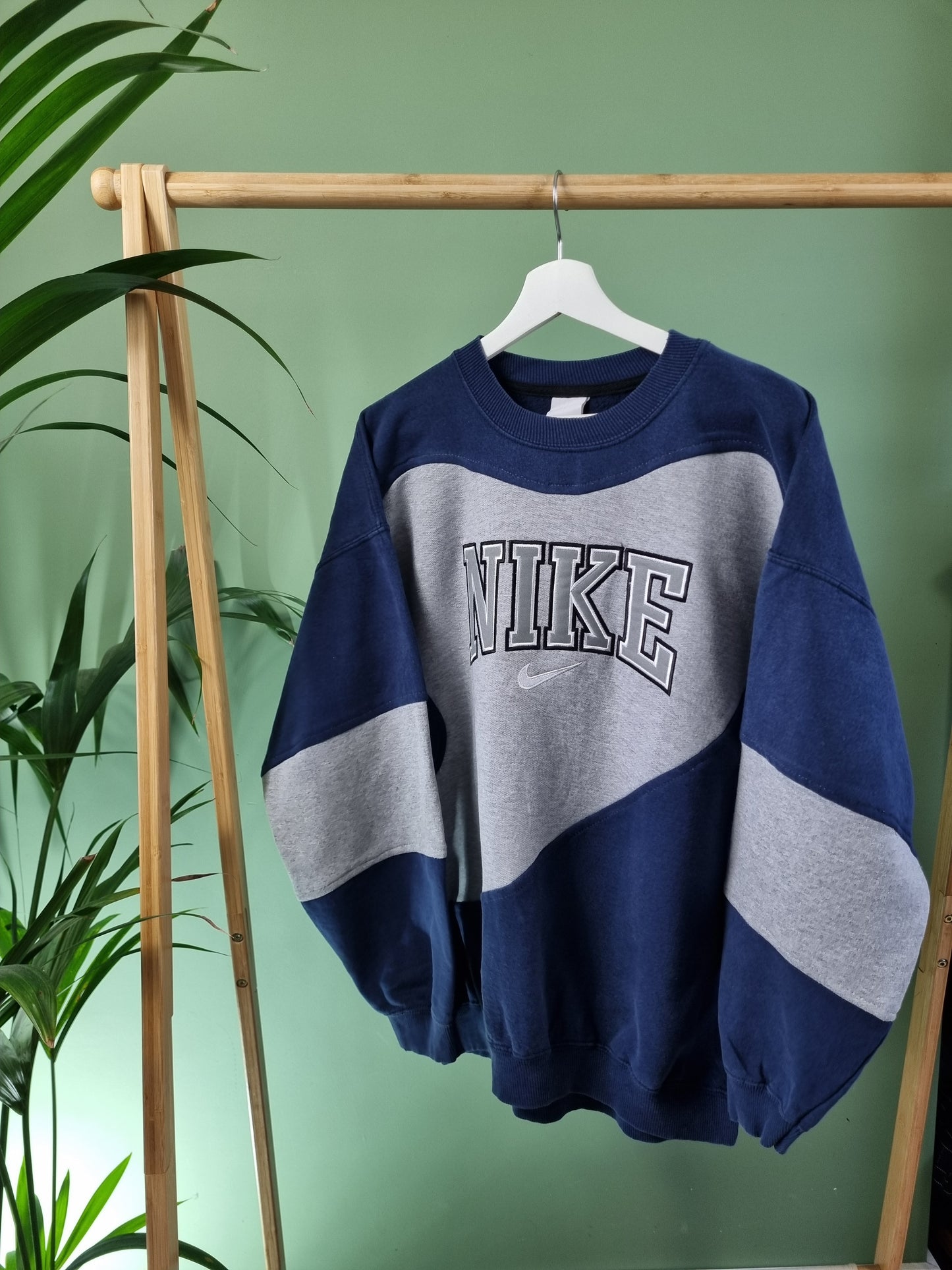 Nike 90s spell out rework sweater maat XL