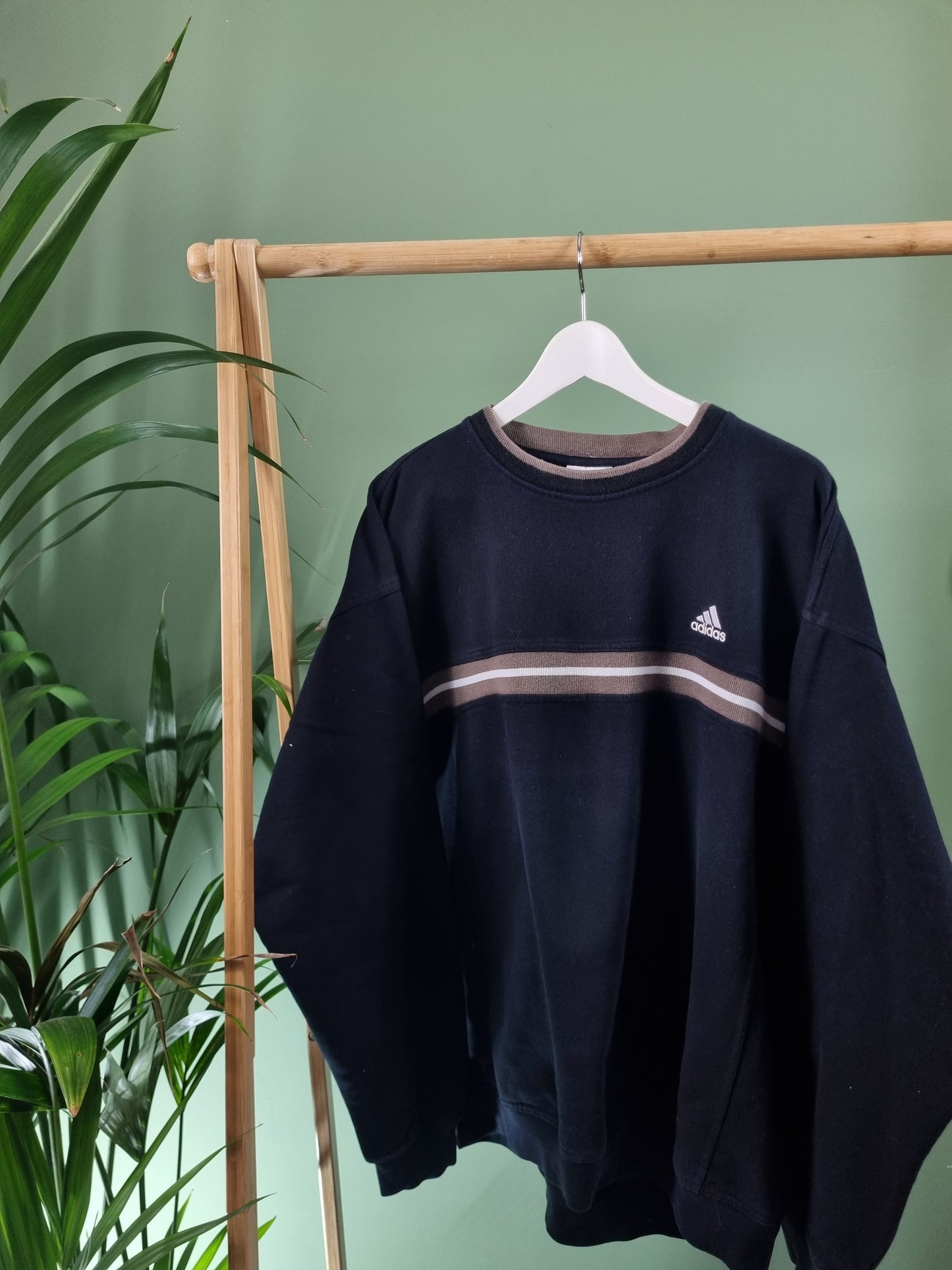 Adidas 90s chest logo sweater maat XL