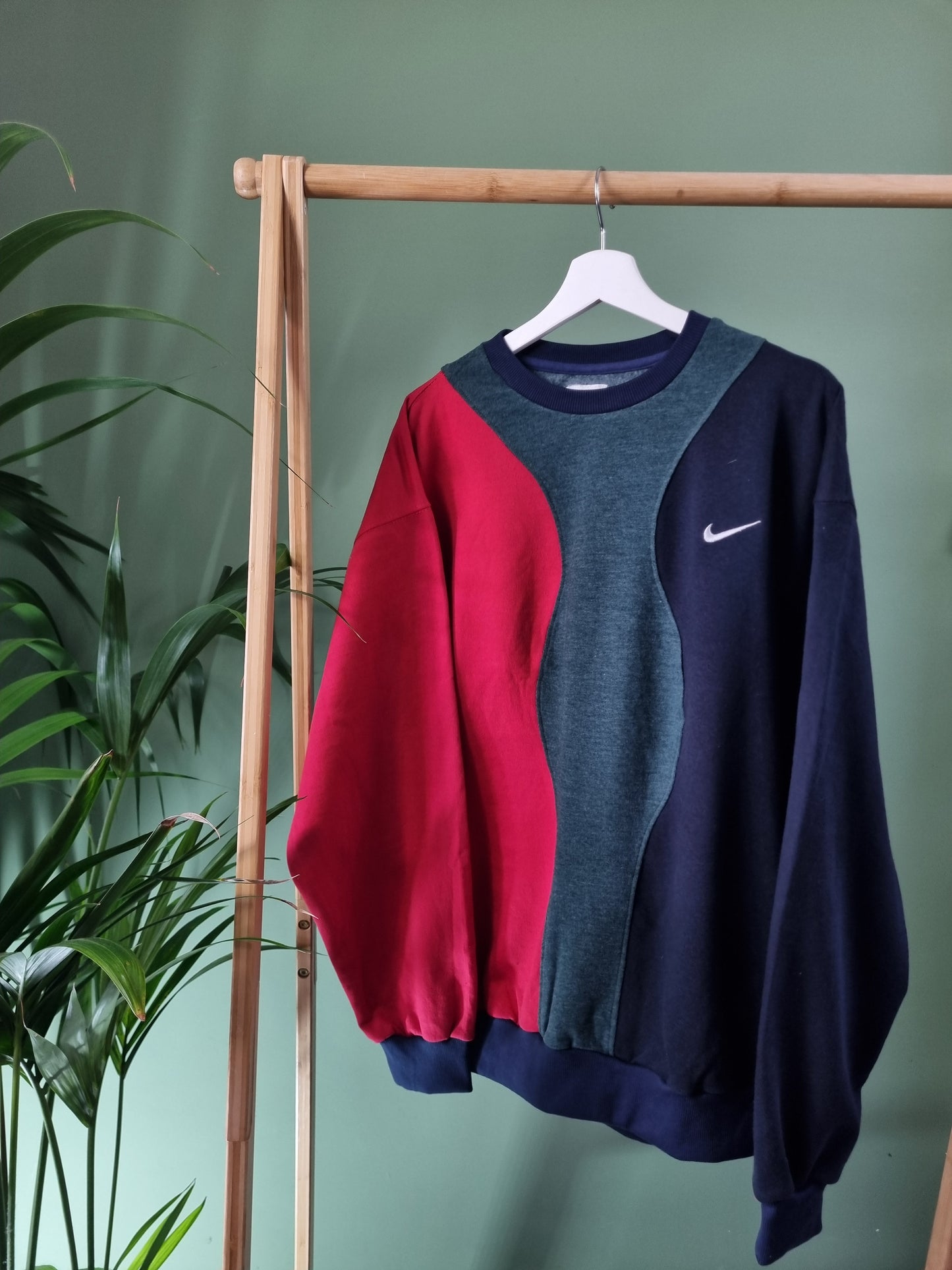 Nike chest swoosh rework sweater maat  XL