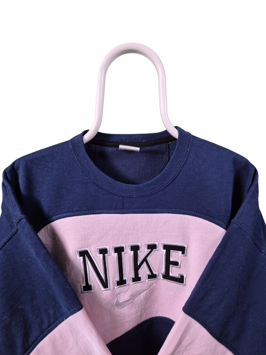 Nike 90s spell out rework sweater maat L