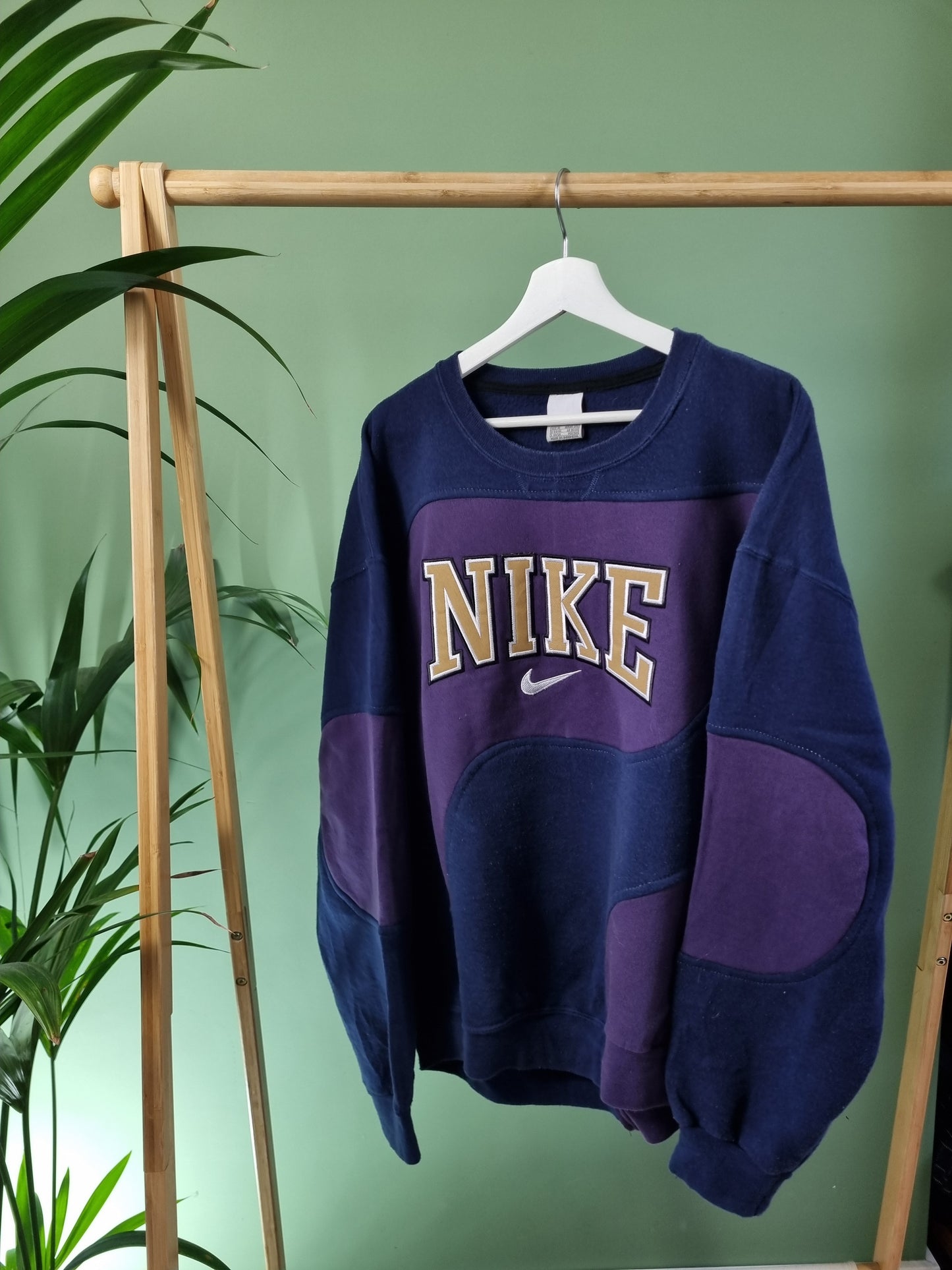 Nike 90s spell out sweater maat L