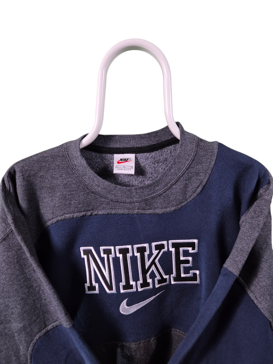 Nike 90s spell out rework sweater maat L